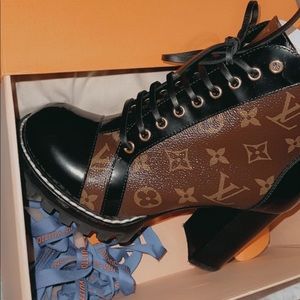 STAR TRAIL ANKLE BOOT